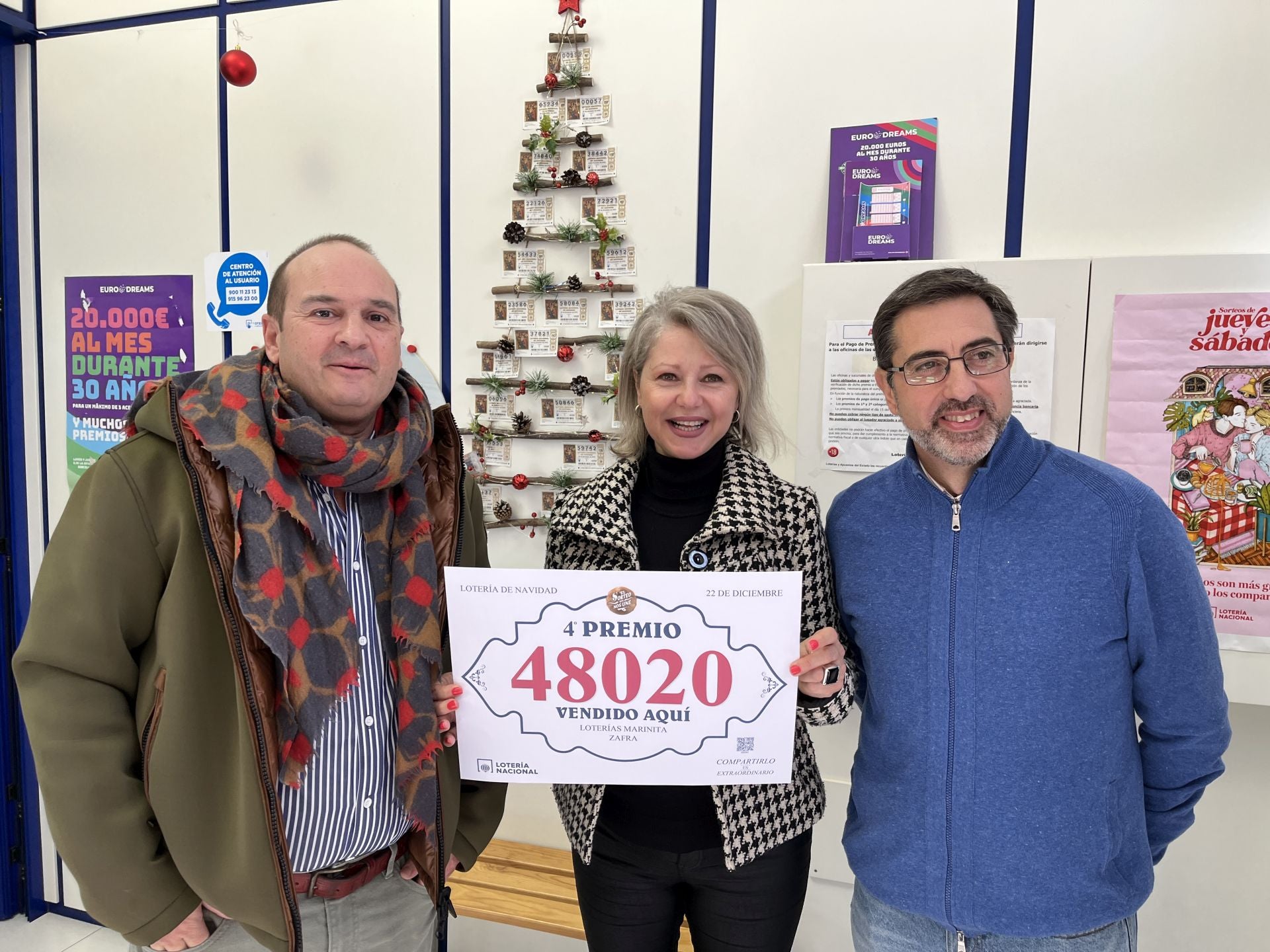 El 48020, agraciado con un cuarto premio, se ha vendido en la administración de lotería Marinita de Zafra. 