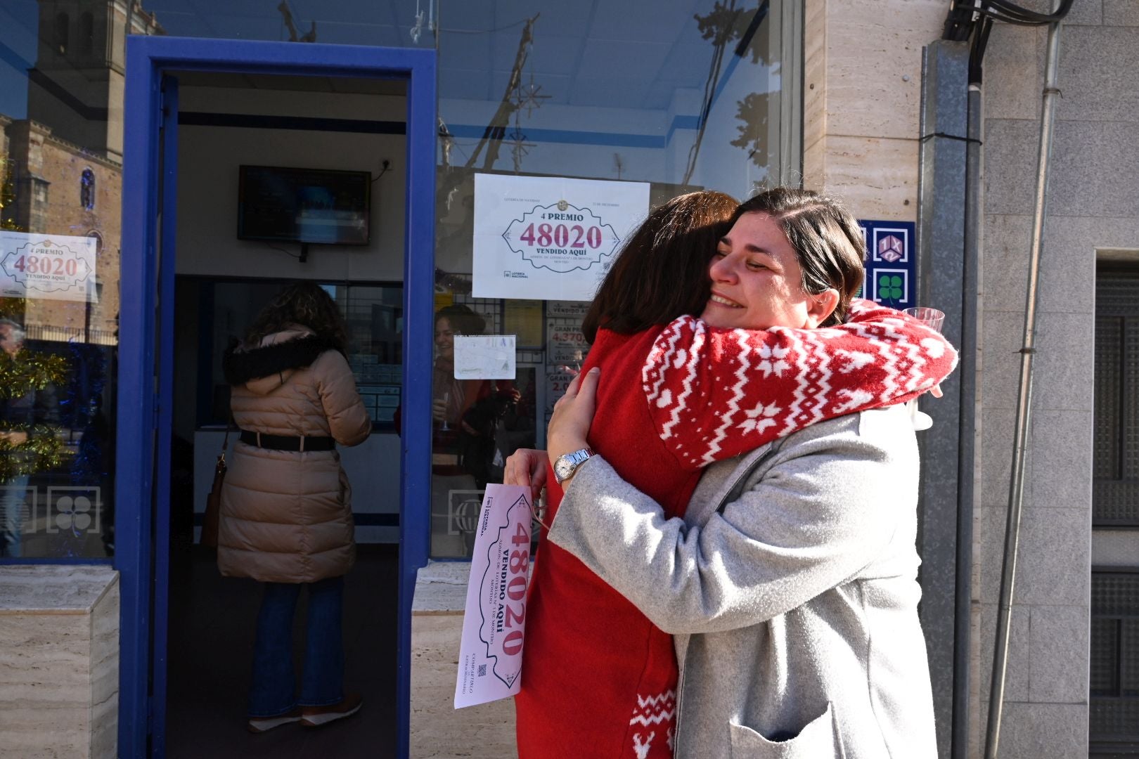 Celebración del cuarto premio de la Lotería Nacional que ha dejado 200.000 euros en Montijo. 