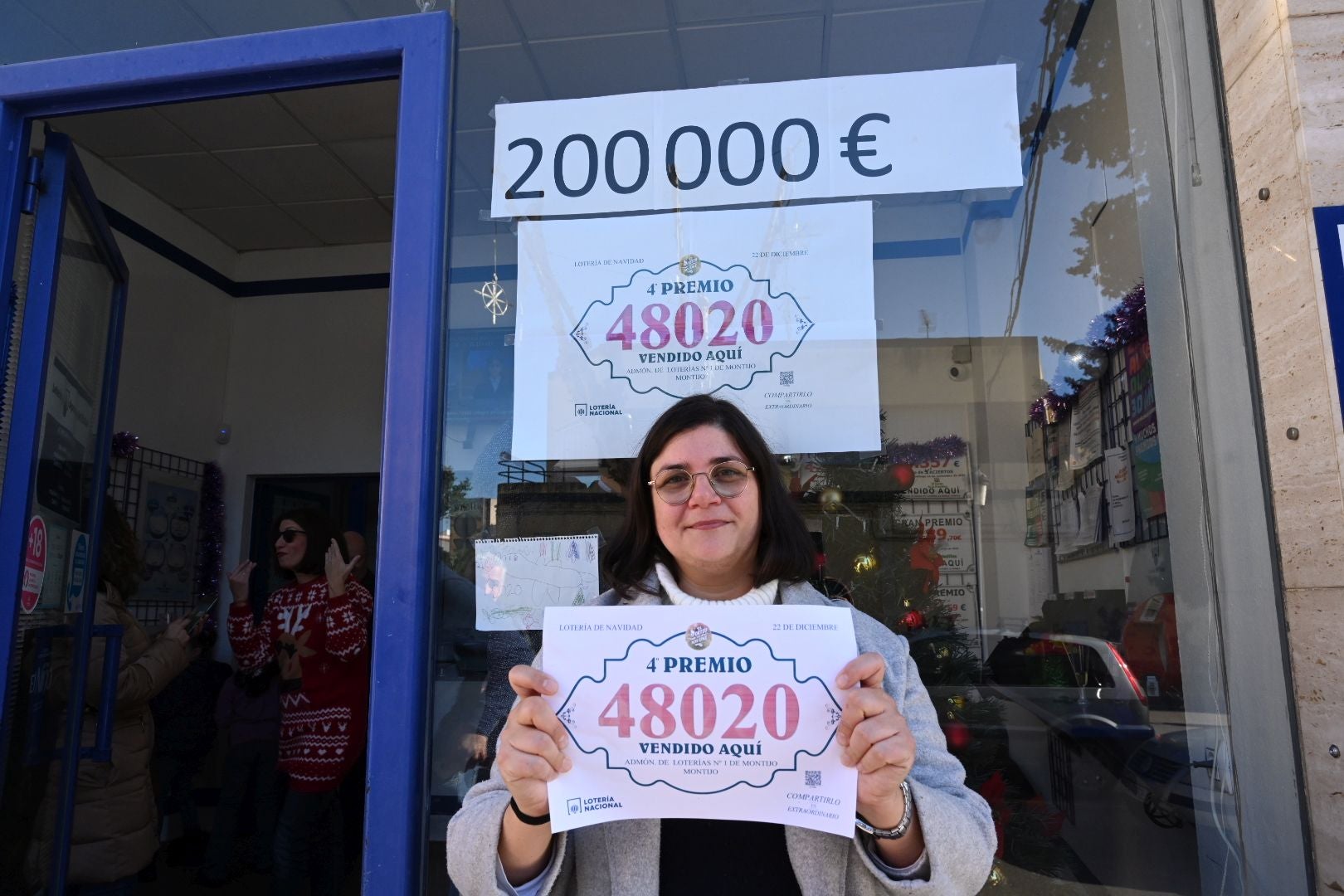 Celebración del cuarto premio de la Lotería Nacional que ha dejado 200.000 euros en Montijo. 