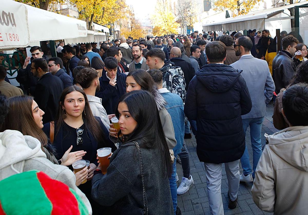 Las calles de Cáceres se llenan con las cañas de Nochebuena
