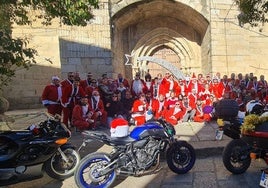 Fotografía de familia de los participantes en la Papanoelada.