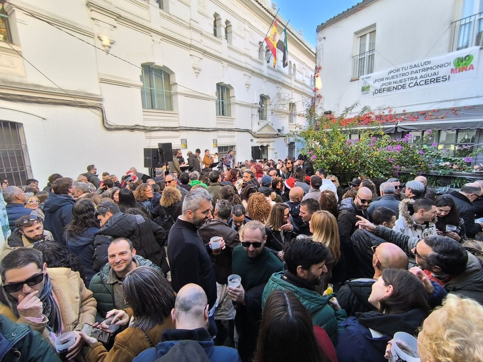Las calles de Cáceres se llenan con las cañas de Nochebuena