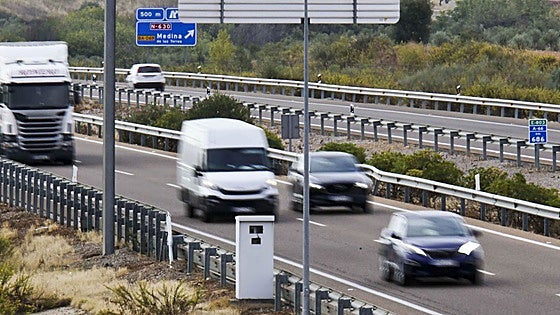 Dos radares fijos de Extremadura, entre los 50 que más multan en España