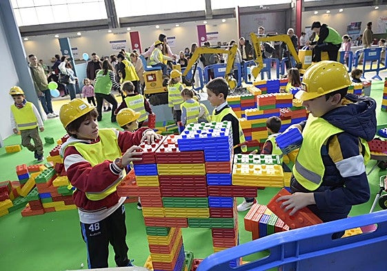 Uno de los talleres infantiles para niños en la feria de Iberocio.