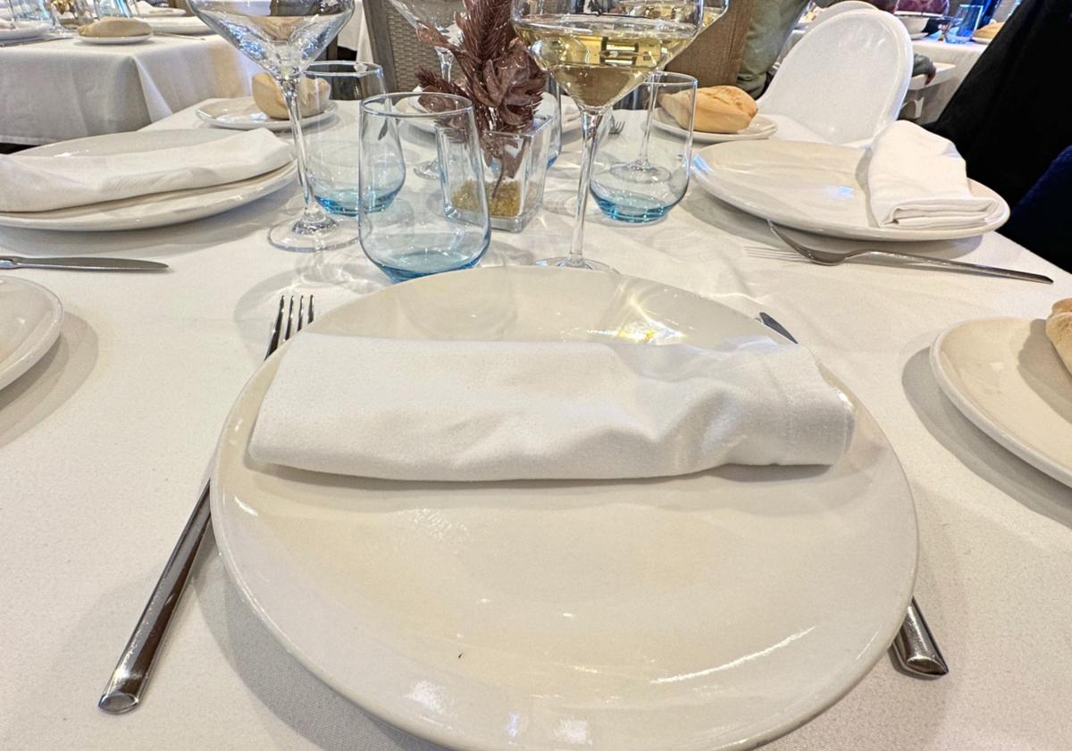 Imagen principal - Vajilla, aperitivo y Coravin.