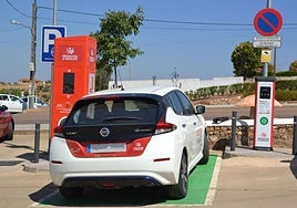 La electrolinera pasa a costar 0,30 y 0,25 euros kW para recargas semi-rápidas de 22 kW
