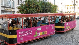 El tren navideño que recorre las calles del Casco Antiguo