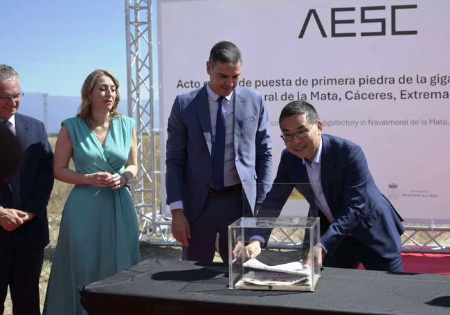 Primera piedra de la gigafactoría de Navalmoral de la Mata, el pasado mes de julio.