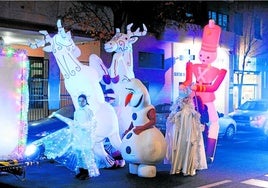 Pasacalles navideño 'Un mundo mágico' recorriendo el barrio de El Vivero y Cabezarrubia