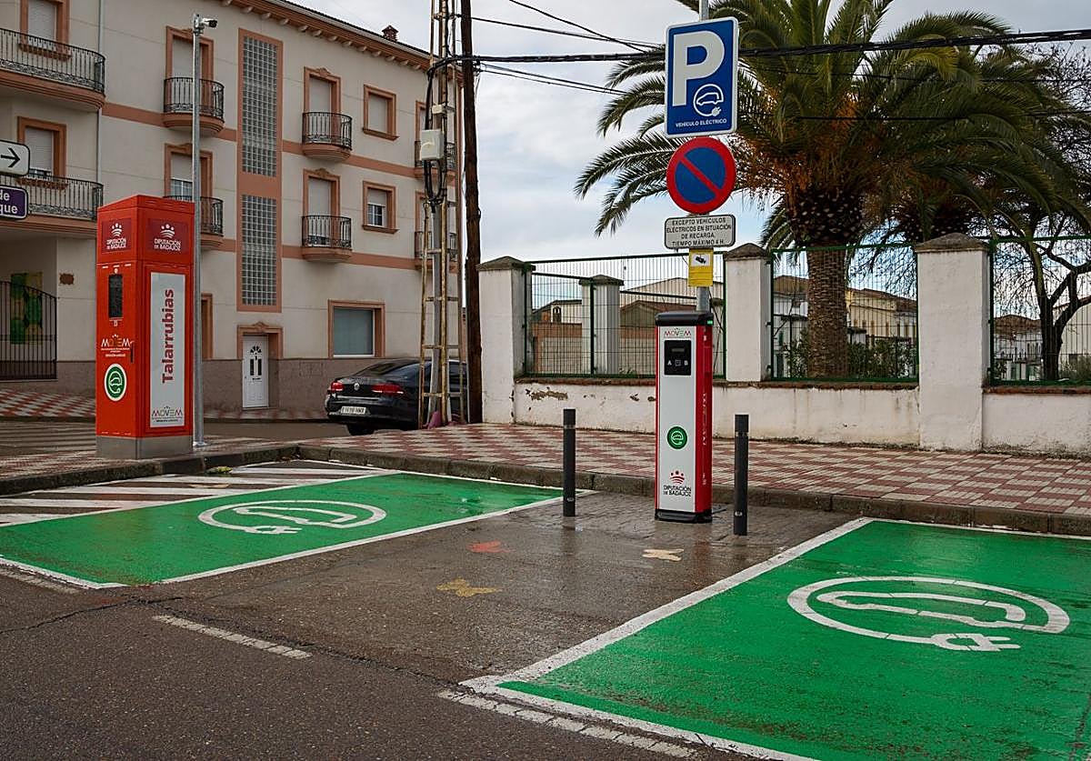 Puntos de recarga de vehículos eléctricos de la Diputación de Badajoz en Talarrubias.