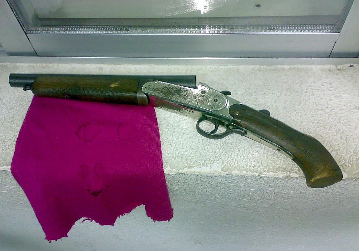Una escopeta recortada como la que se usó en el crimen.