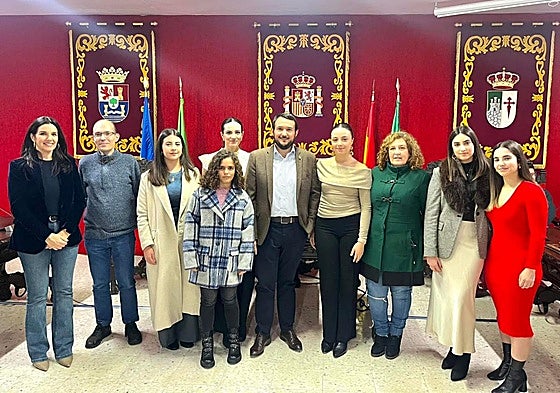 Alcalde, equipo directivo del IES «Los Moriscos» y alumn@s galardonados