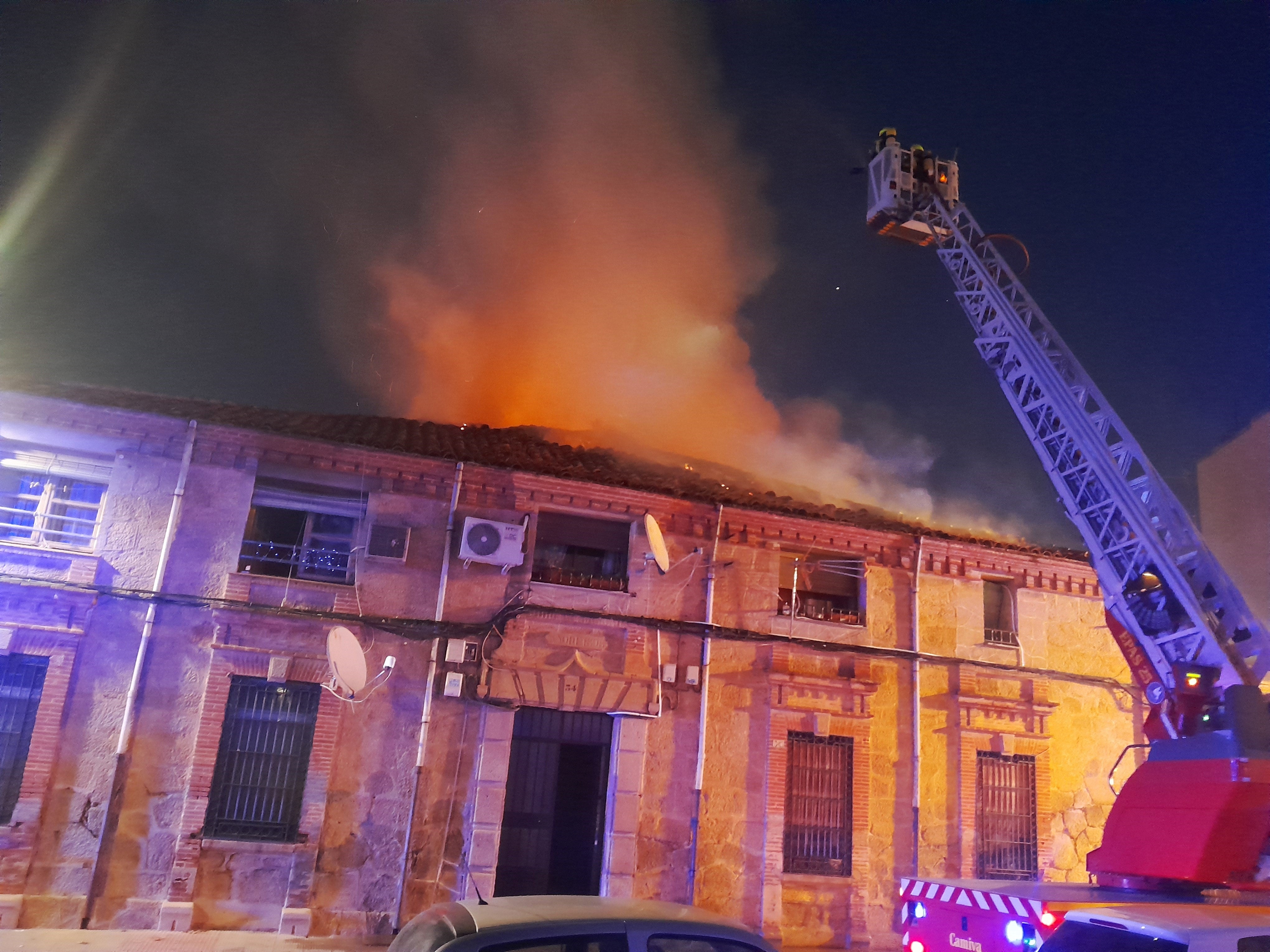 Fuego en un edificio de viviendas de Navalmoral