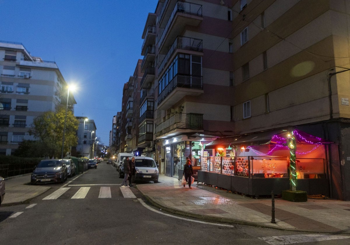 Imagen de la calle Doctor Fleming, en donde se retiraron las luces de Navidad el pasado 24 de diciembre.