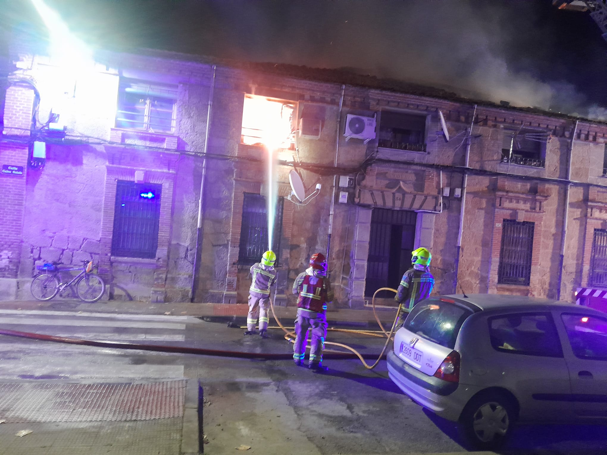 Después el fuego entró en el interior de las viviendas. 