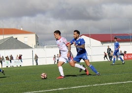 Maikel (izquierda) en su etapa con el Llerenense.