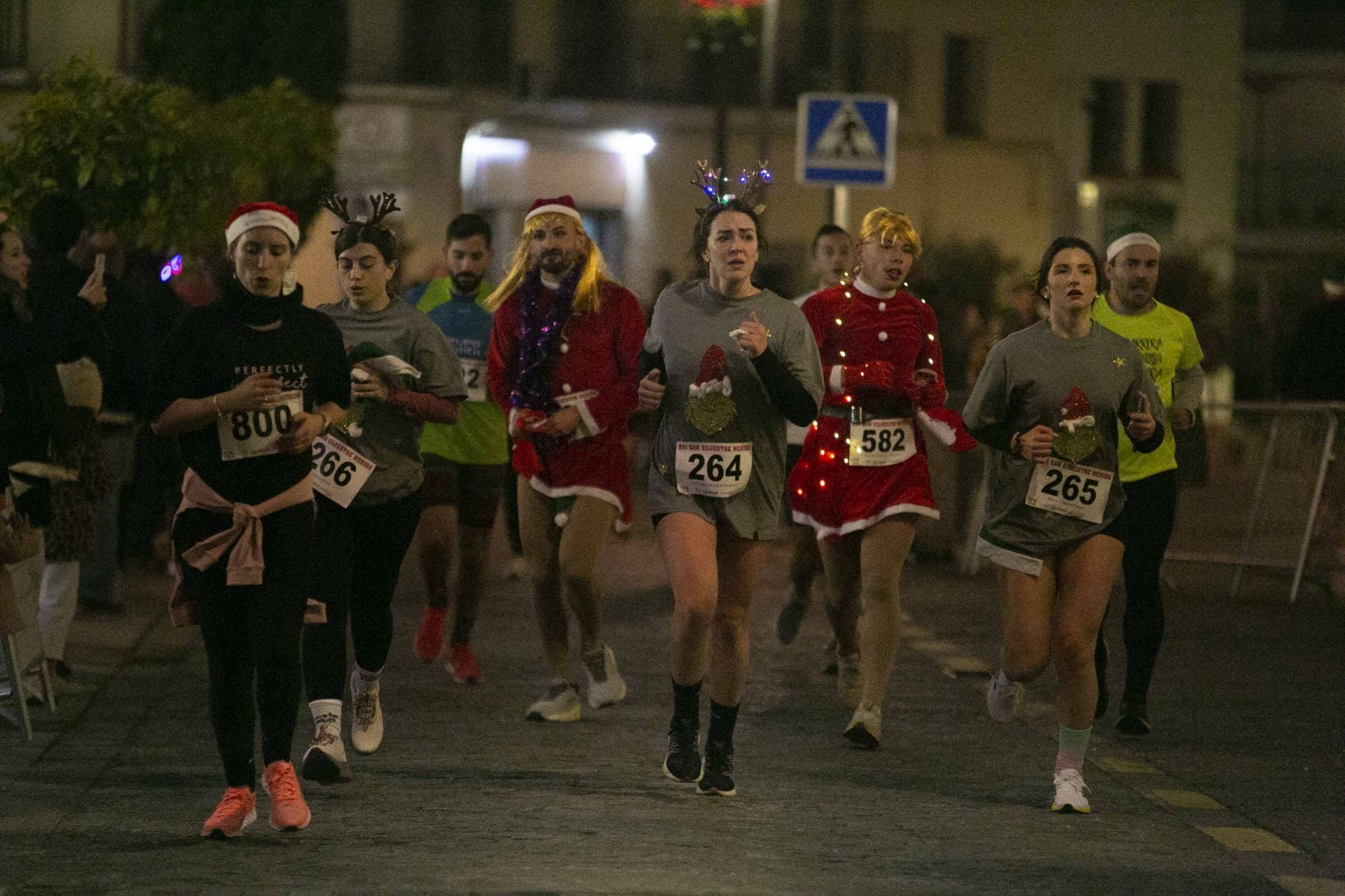 FOTOS | La San Silvestre llena de público el centro de Mérida
