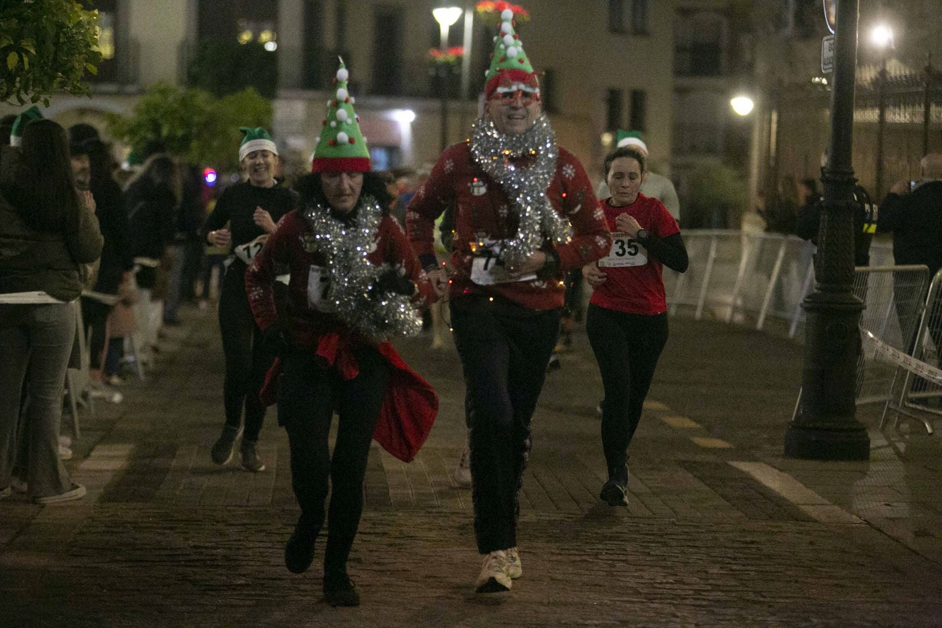 FOTOS | La San Silvestre llena de público el centro de Mérida