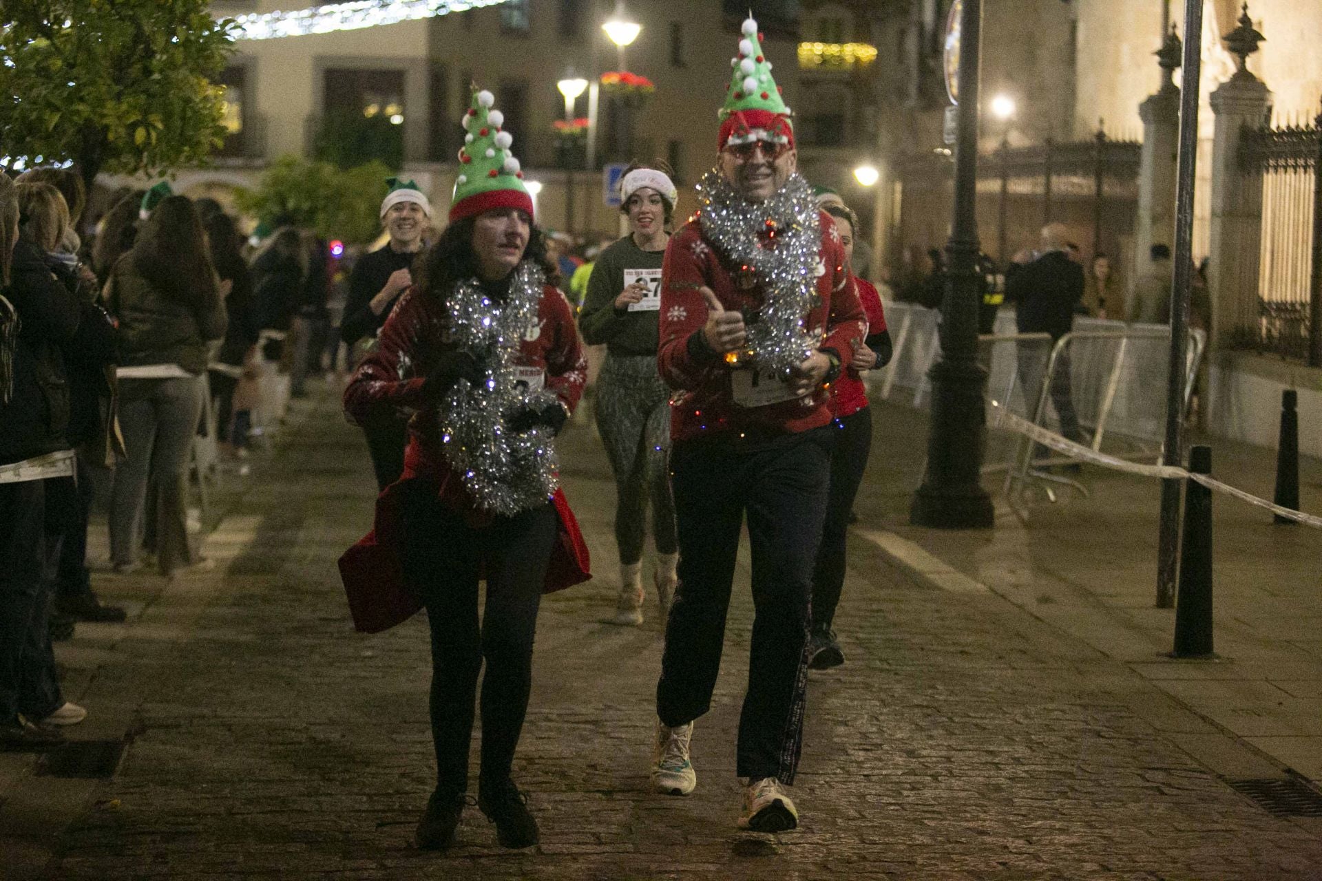 FOTOS | La San Silvestre llena de público el centro de Mérida