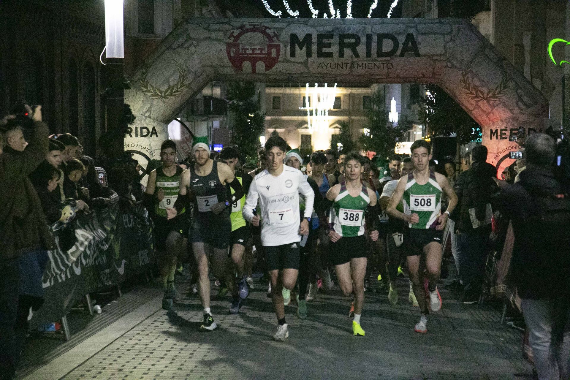 FOTOS | La San Silvestre llena de público el centro de Mérida