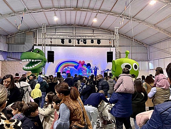 Gran afluencia de público en la Fiesta Navideña Infantil