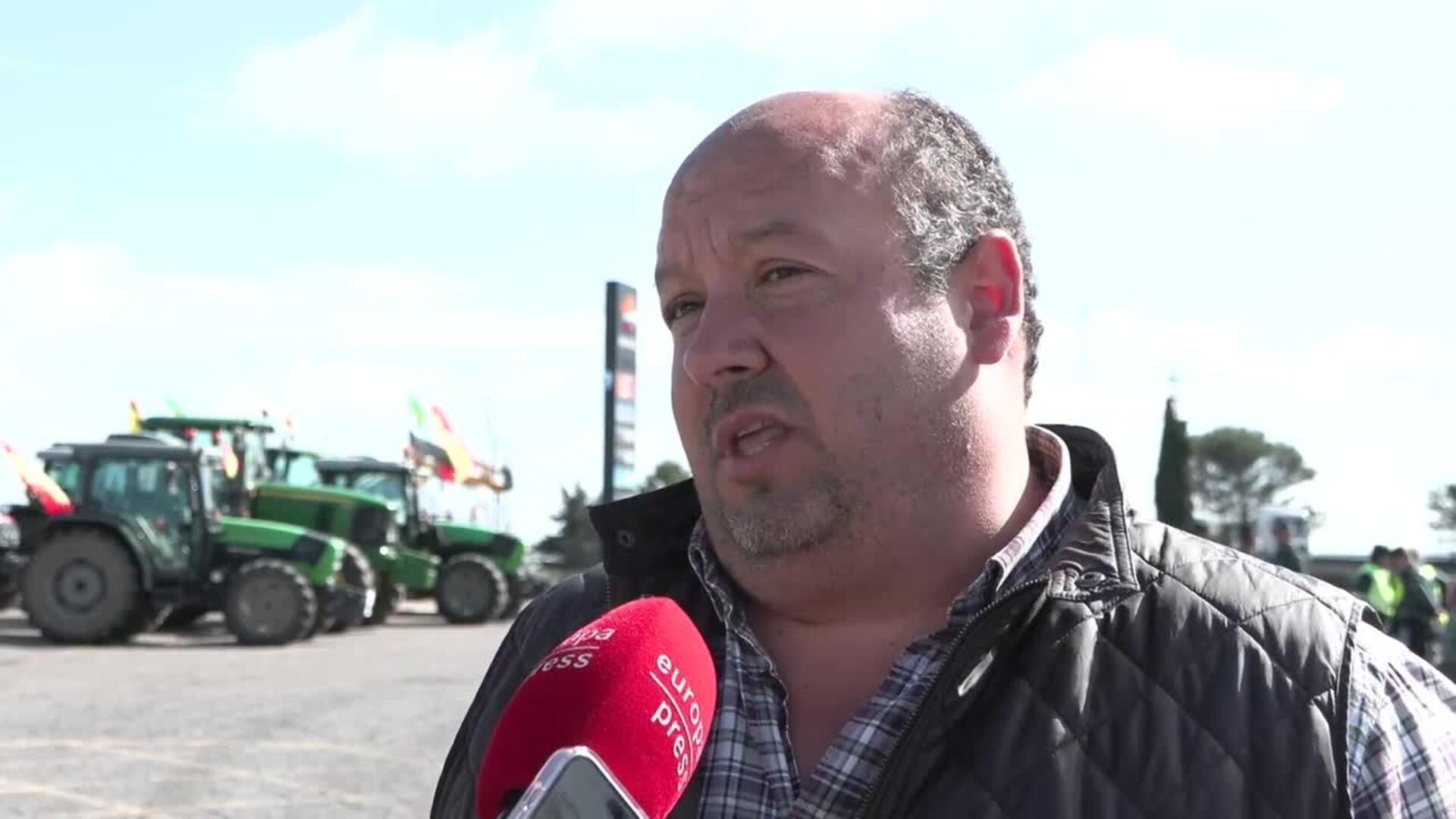 Agricultores extremeños califican de "desastrosa" la reunión con el ministro Planas