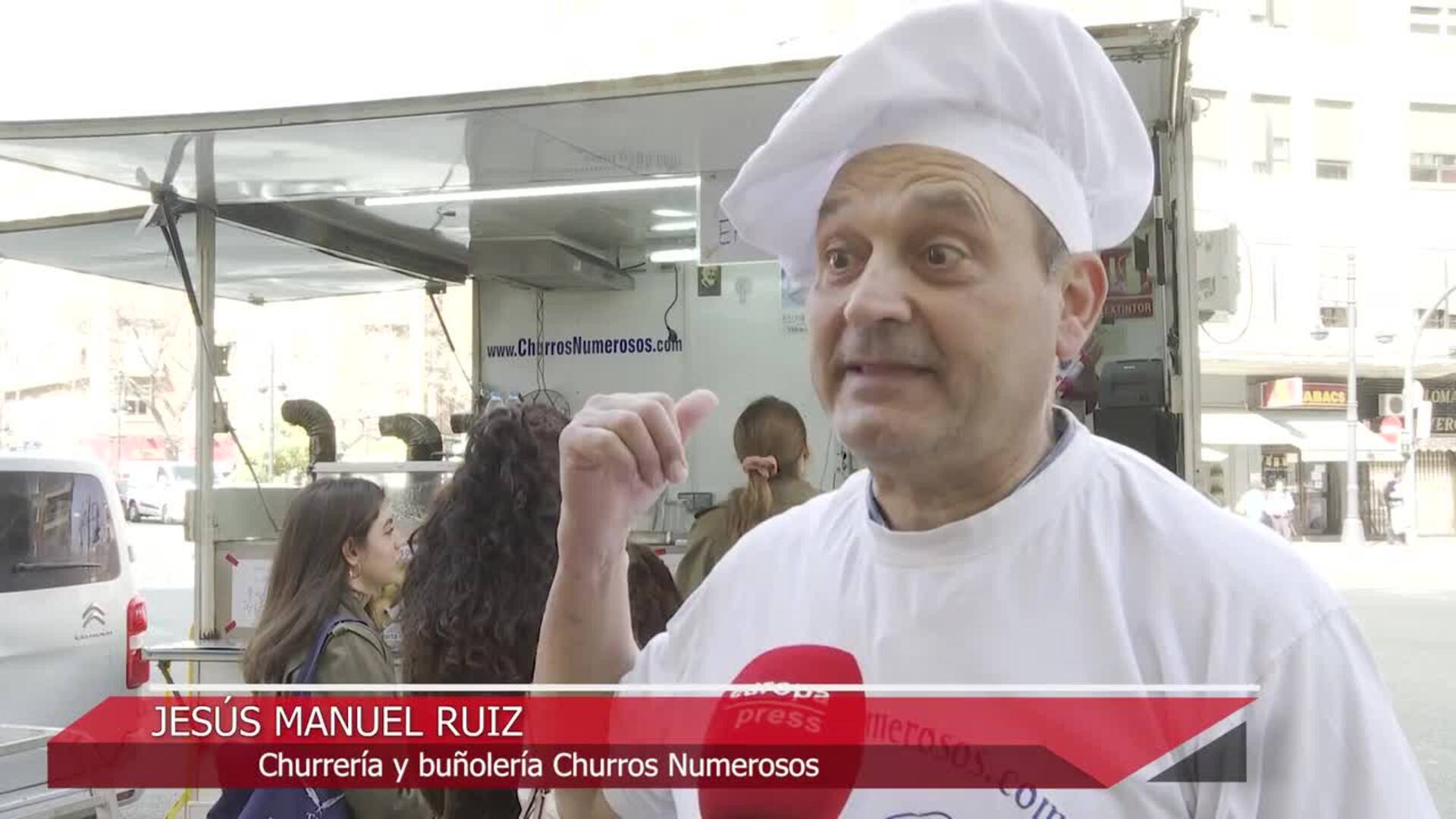 Los buñuelos y los espacios culturales enriquecen las fiestas falleras de Valencia