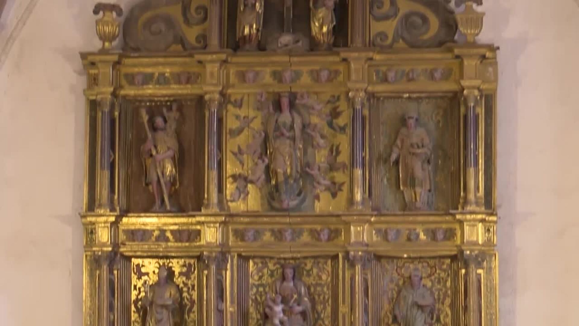 Escalada busca restaurar un retablo donde sus ancestros "lloraron, rieron y se casaron"
