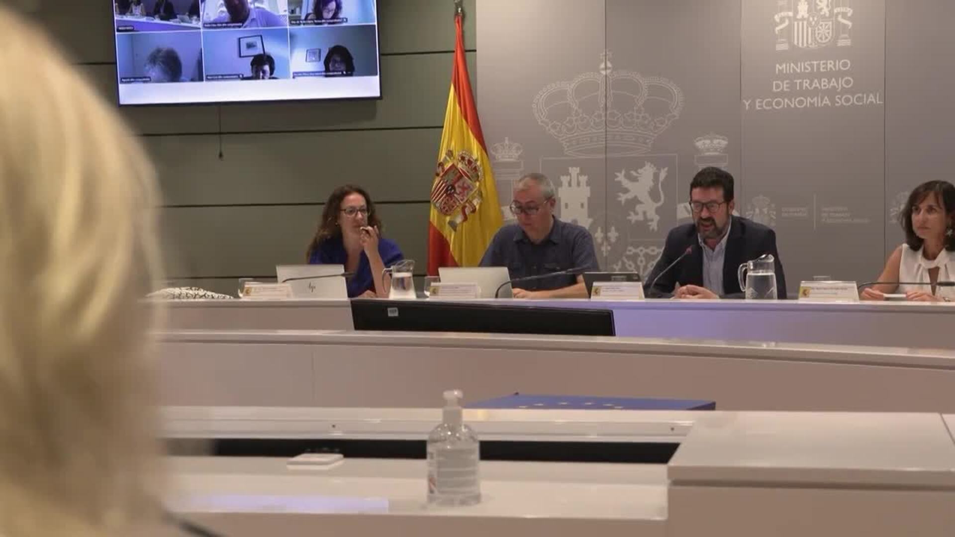 Trabajo y los agentes sociales seguirán negociando la reducción de jornada tras el verano