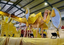 Carrozas preparadas para la Cabalgata de Badajoz.