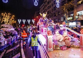 Cabalgata de Reyes bajo la lluvia.