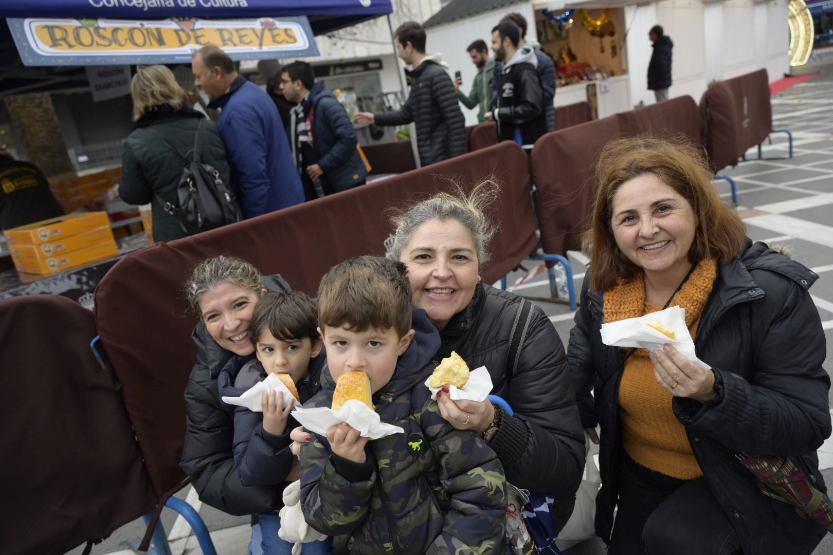 Fotos | Roscón de Reyes para todos en Badajoz