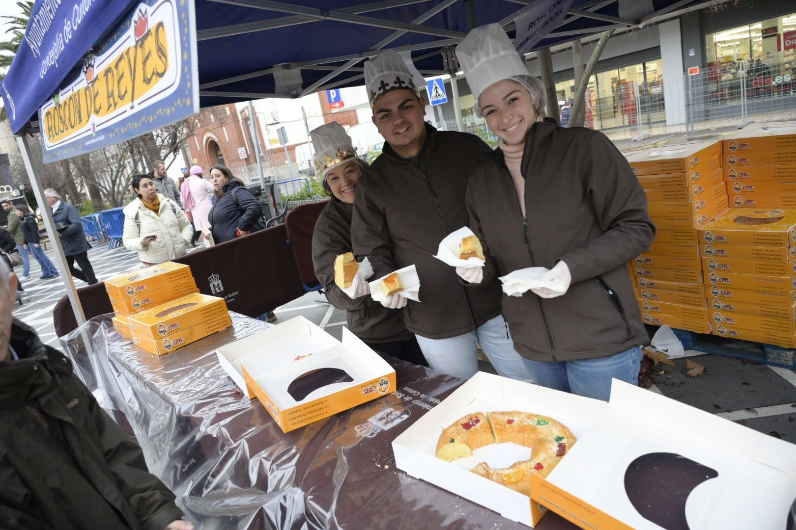 Fotos | Roscón de Reyes para todos en Badajoz