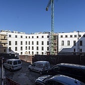 Imagen del estado actual de las obras del hotel, donde se aprecia el aspecto final de la fachada que da a la calle Zapatería.