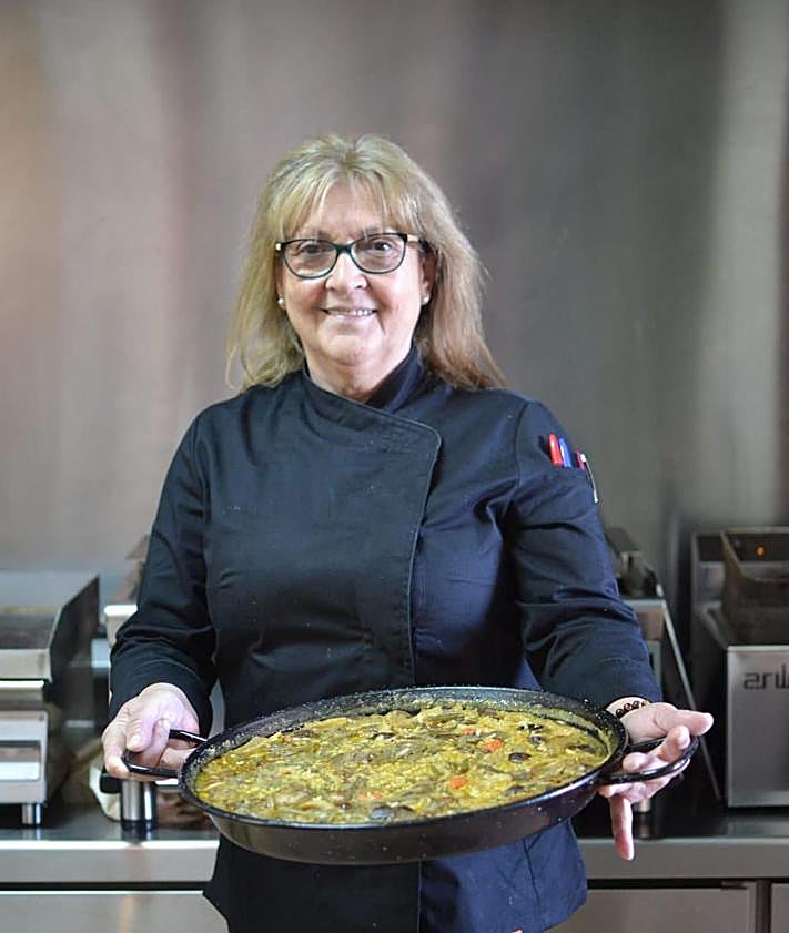 Imagen secundaria 2 - Maribel Barrado con su arroz de la tierra con cardillos y criadillas.