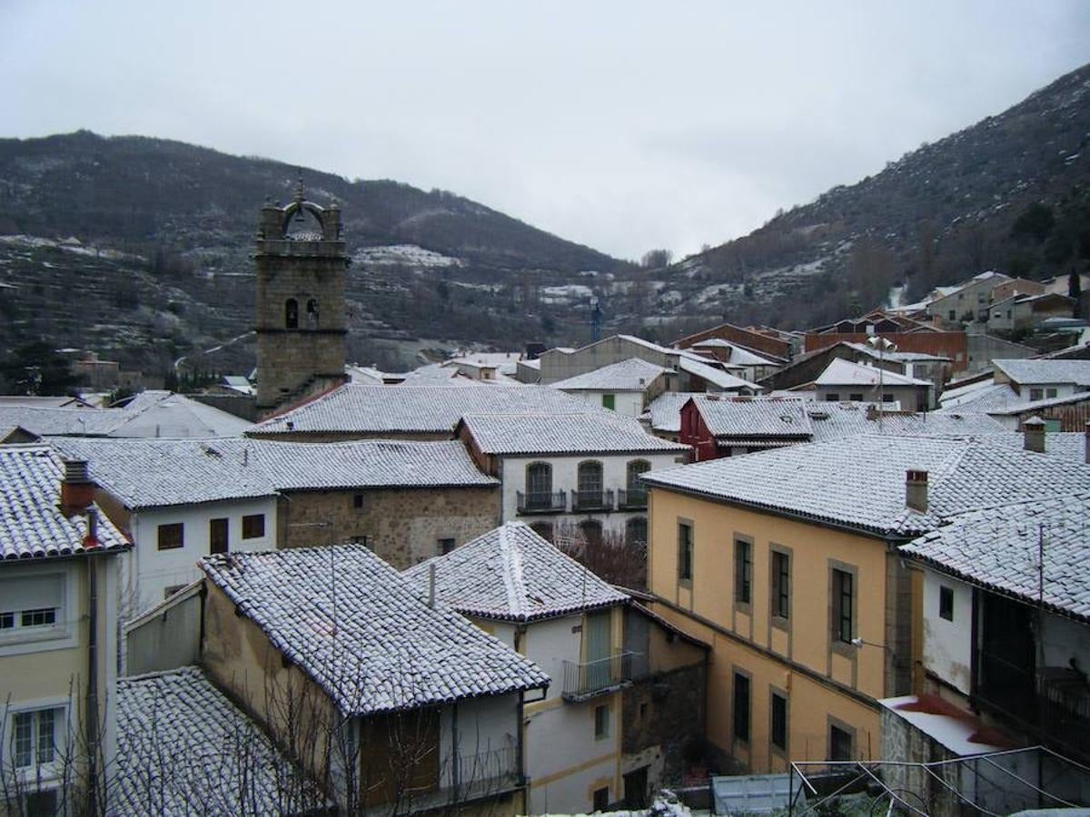 El 10 de enero de 2010 la mayor parte de Extremadura se cubrió de blanco. En la imagen, Baños de Montemayor.