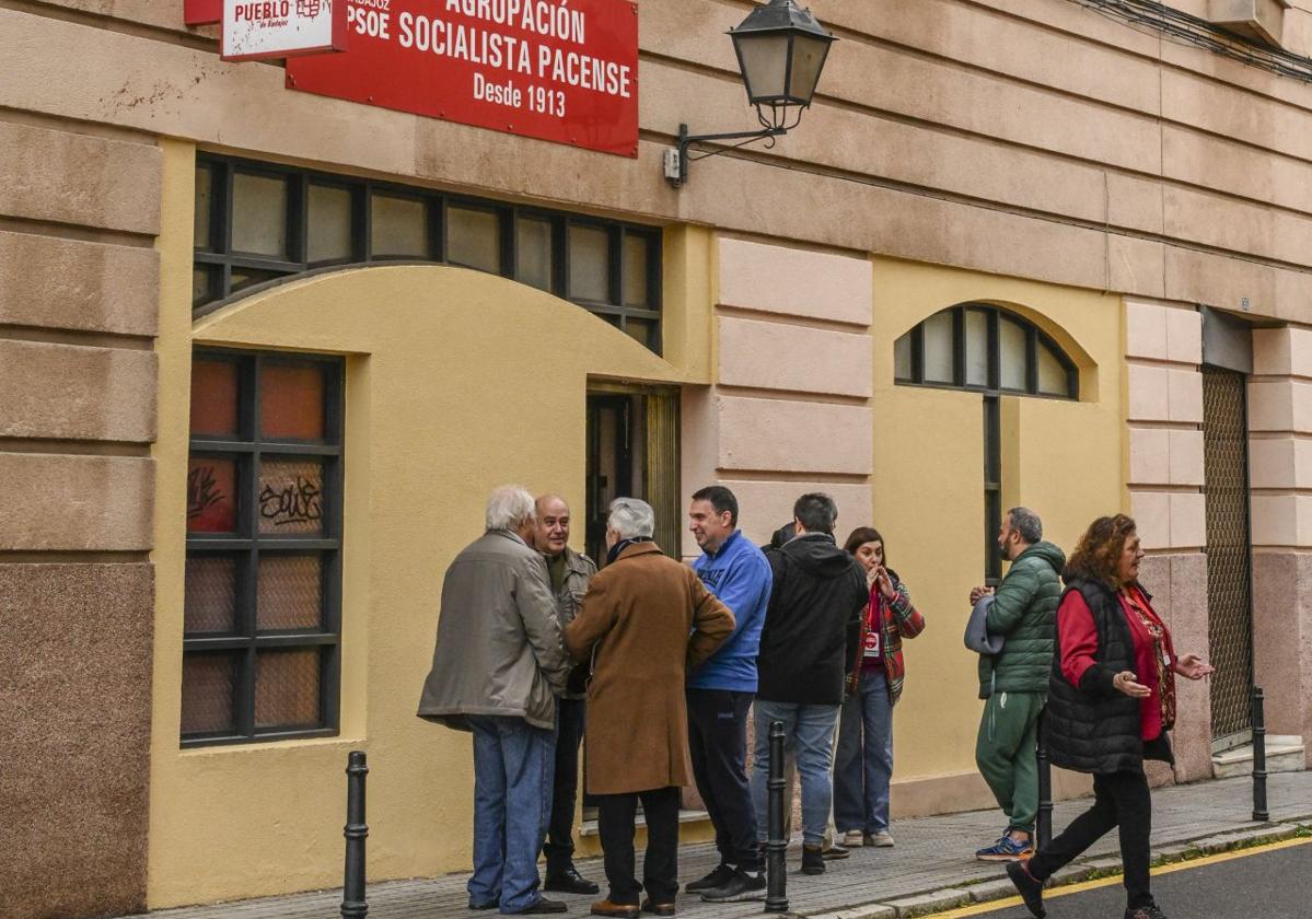 Los militantes del PSOE de Extremadura votan para elegir a su secretario general