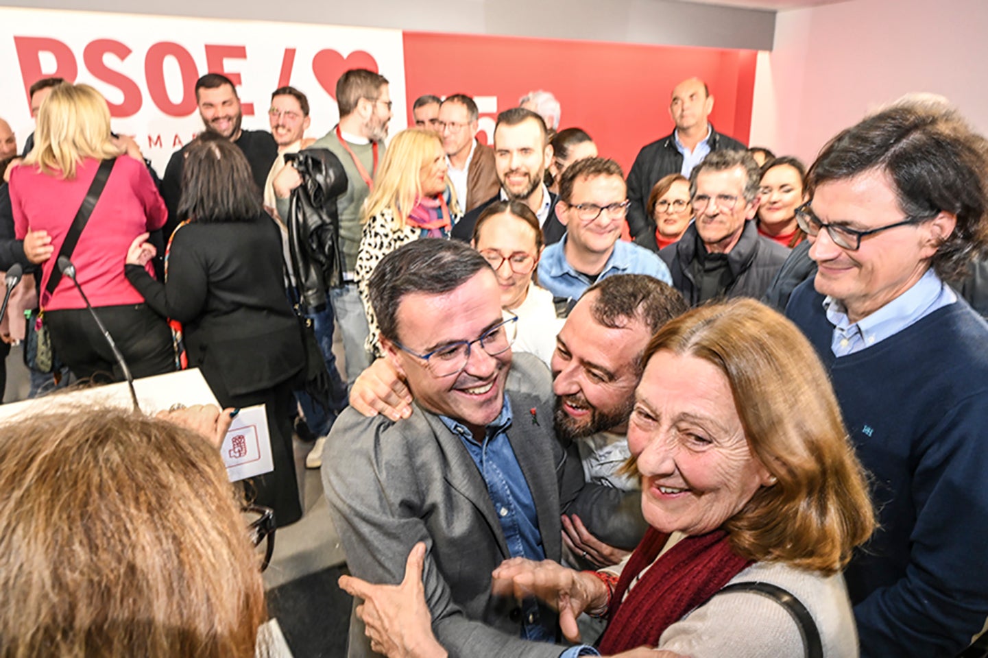 Fotos | Gallardo celebra su victoria en las primarias del PSOE de Extremadura
