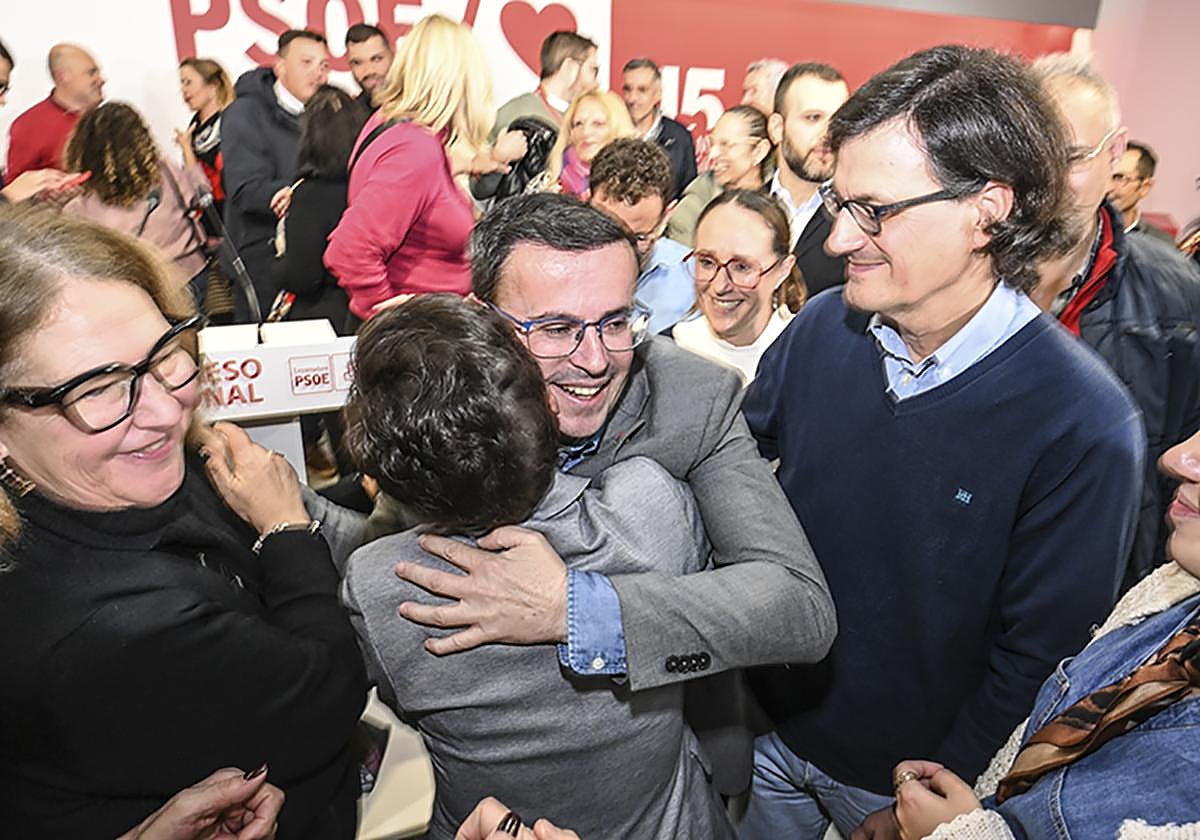 Fotos | Gallardo celebra su victoria en las primarias del PSOE de Extremadura