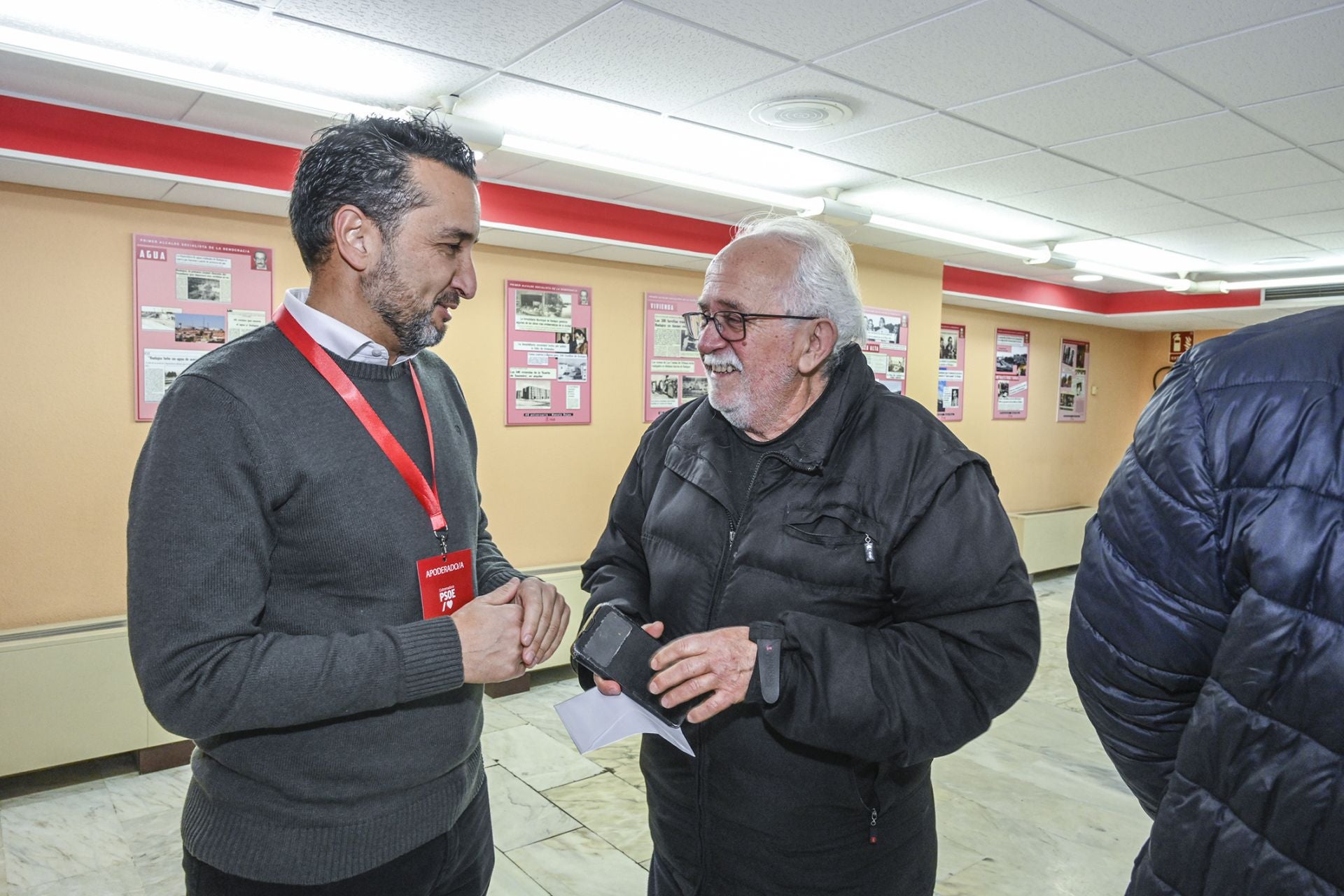 Los militantes del PSOE de Extremadura votan para elegir a su secretario general