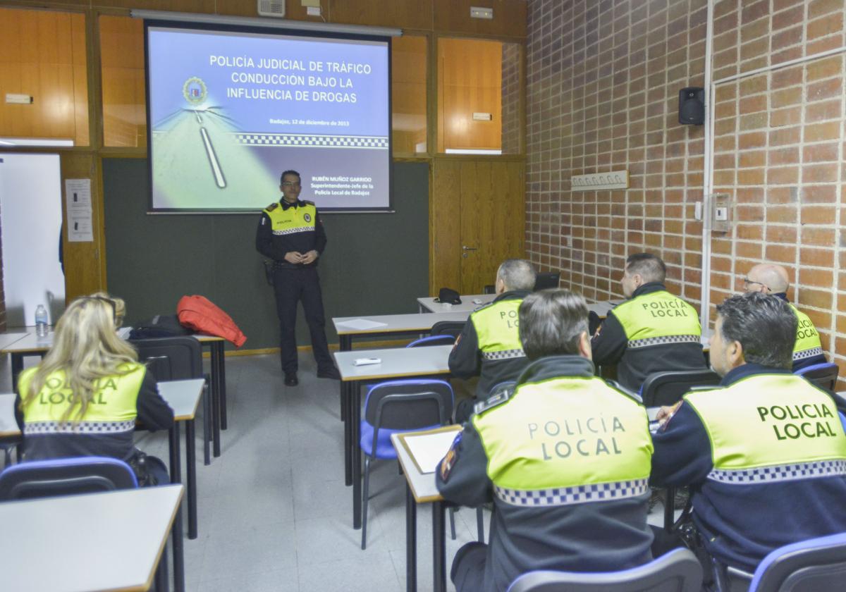 Comienza el curso para los cien policías locales que no pudieron empezar su formación en la Academia