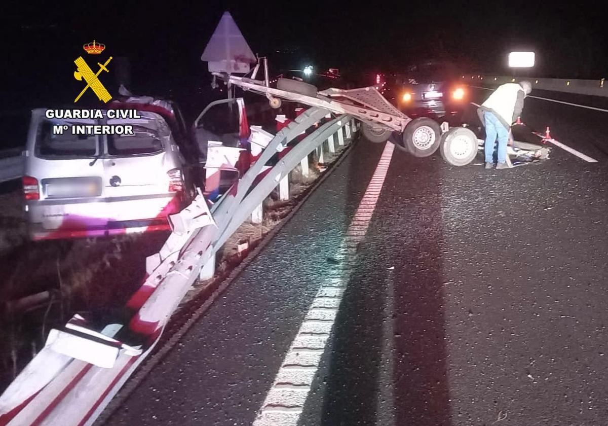 Así han quedado los vehículos tras el accidente en la A-66, a la altura de Baños de Montemayor.