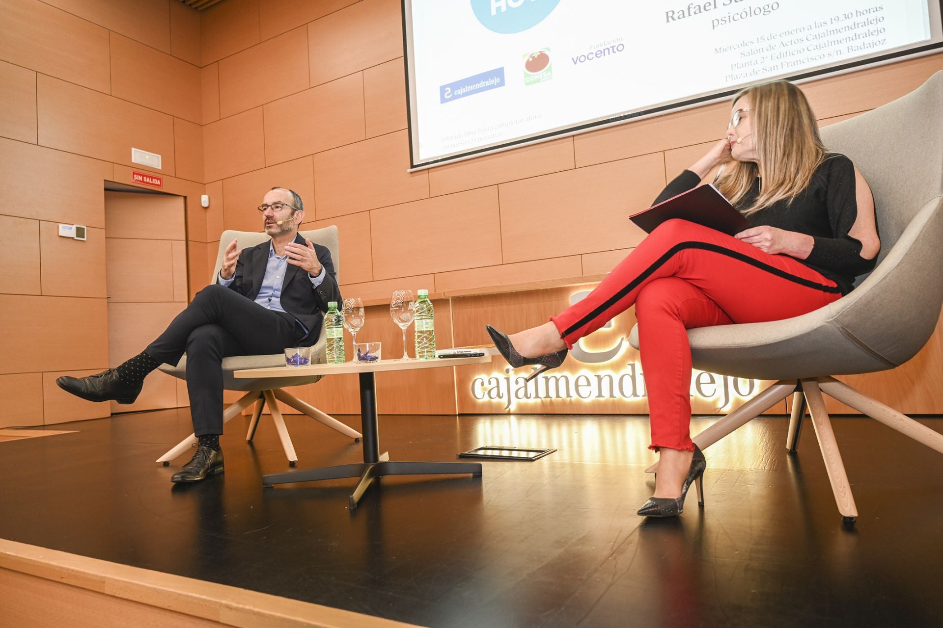 Rafael Santandreu llena en su conferencia en Aula de Cultura HOY