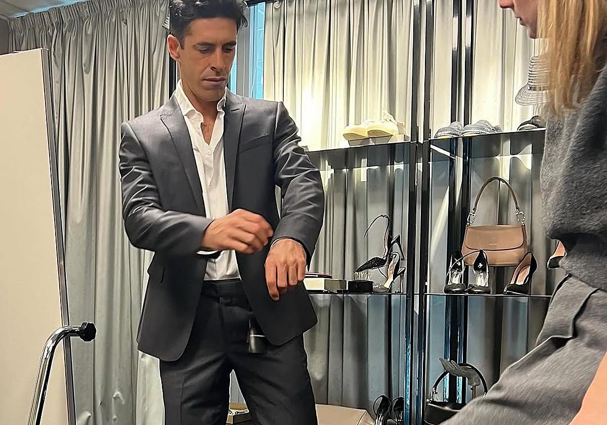 El torero extremeño vestirá de Armani en los eventos de la temporada.