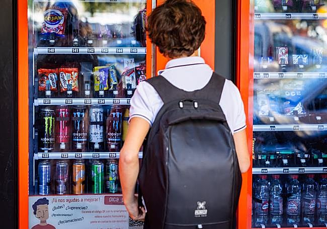 Las bebidas energéticas se pueden adquirir en supermercados, máquinas expendedoras o tiendas de golosinas.