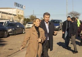 Guardiola y Feijóo a su llegada al polígono industrial de Las Capellanías, en Cáceres.