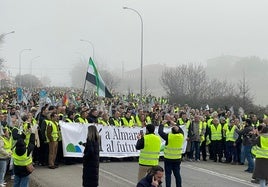 Manifestación contra el cierre de la central nuclear de Almaraz.