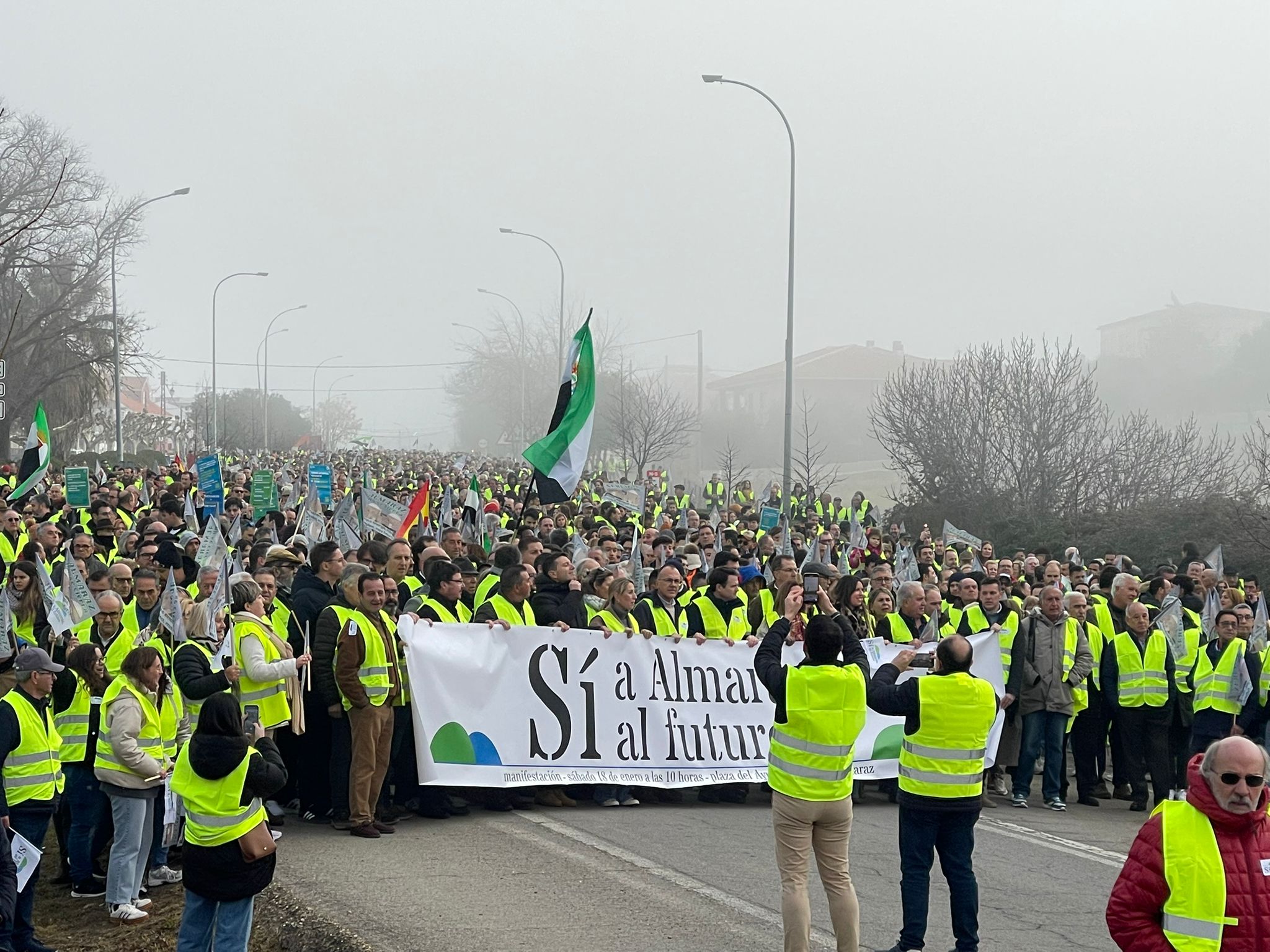 La manifestación contra el cierre de Almaraz, en imágenes