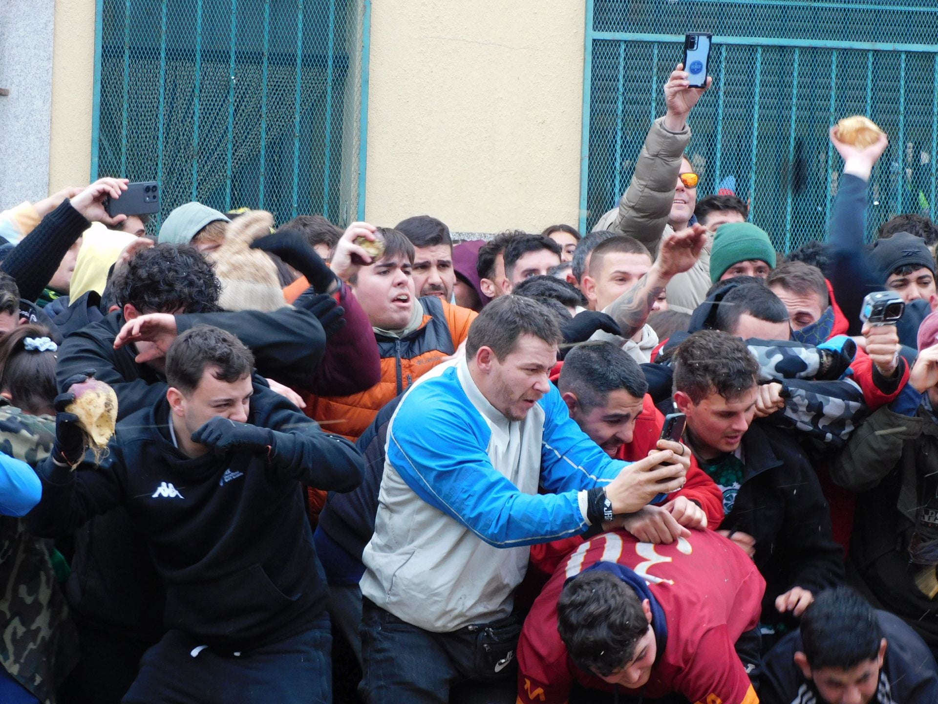 Toneladas de nabos caen sobre Jarramplas