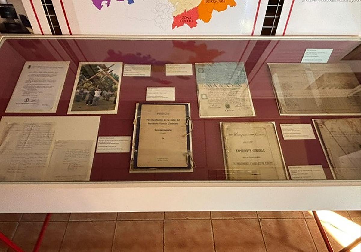 'Del arca de las tres llaves a la nube' narra la historia con documentos del archivo de Descargamaría